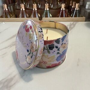 Wild honeysuckle scent Candle in Tin